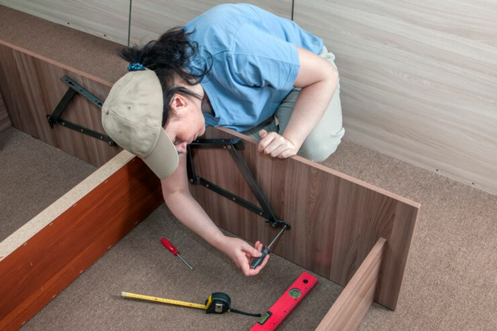 na montagem de móveis